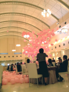 披露宴バルーンドロップ演出